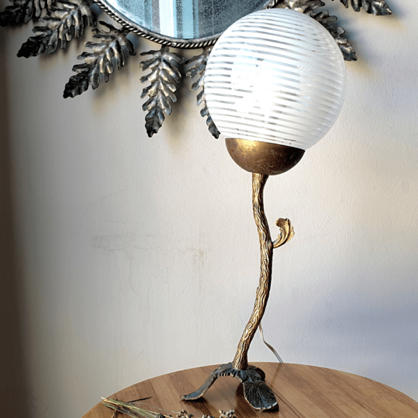 Lámpara de mesa de bronce con forma de tallo