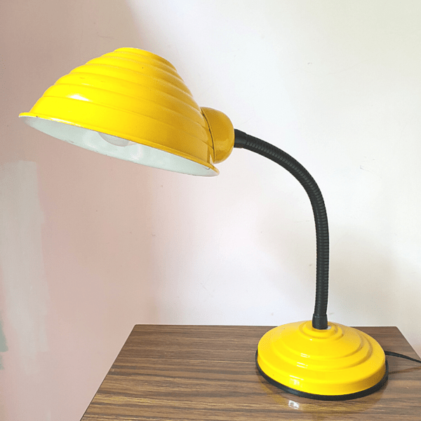 Lámpara flexo amarillo negro